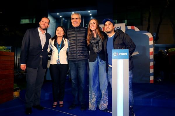 Entel presenta a DimiTREE, el árbol de navidad más querido por sus clientes