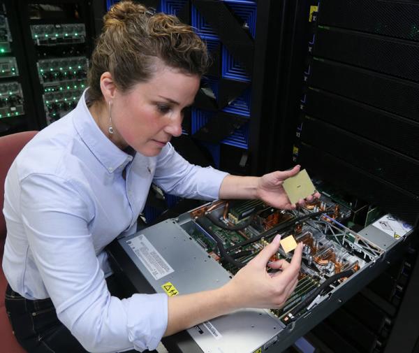 IBM lanza el servidor más avanzado de la industria diseñado para la Era de la Inteligencia Artificial