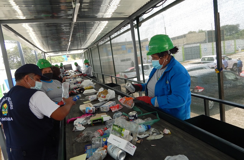 Casi la mitad de las 21 mil toneladas de residuos sólidos producidos por día termina en botaderos, ríos y lagos