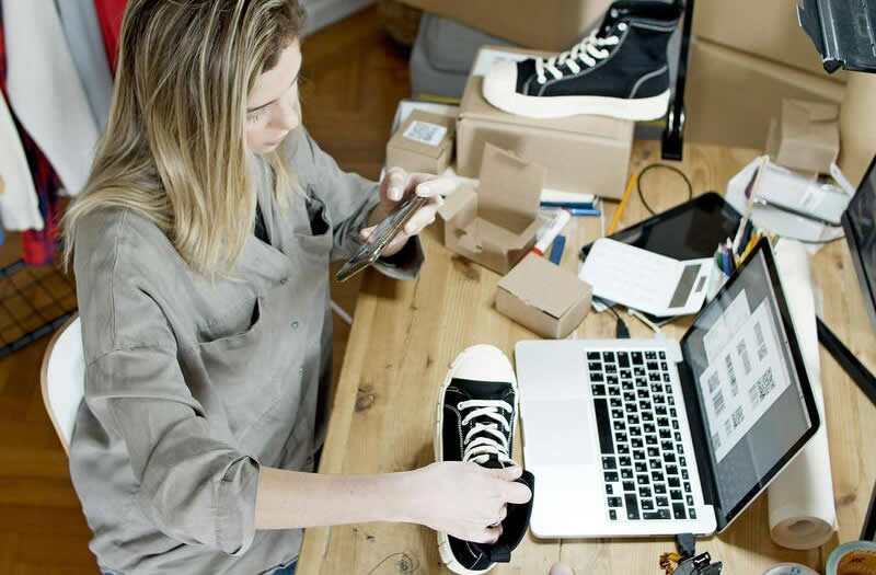 ¿Cómo emprender utilizando IA? 4 Tips para entender esta herramienta