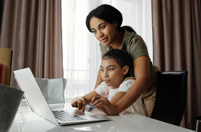 ¿Cómo proteger a tus hijos de contenidos peligrosos en internet?