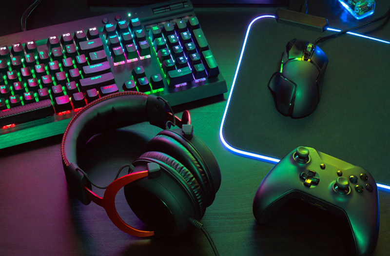 ¿Cuáles son los riesgos de usar cracks y cheats en videojuegos?