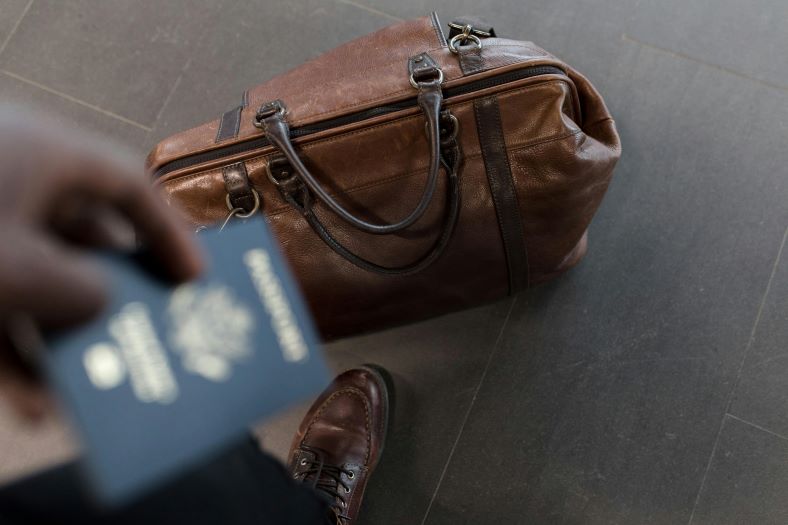 eSIM o Roaming: ¿qué conviene más al viajar al extranjero?