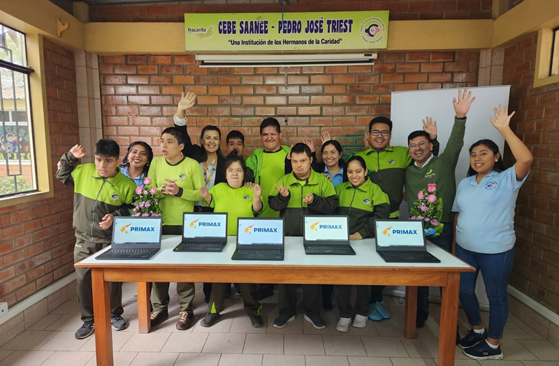 Estudiantes del Colegio de Educación Especial en Comas reciben nuevo laboratorio de cómputo