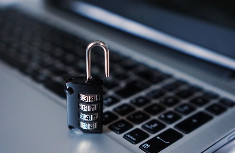 Hackean web del bono universal y roban casi un millón de soles