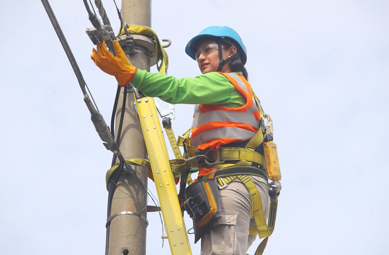 Mujeres con fibra: Más de 400 “Mujeres en Red” desafían estereotipos en las telecomunicaciones