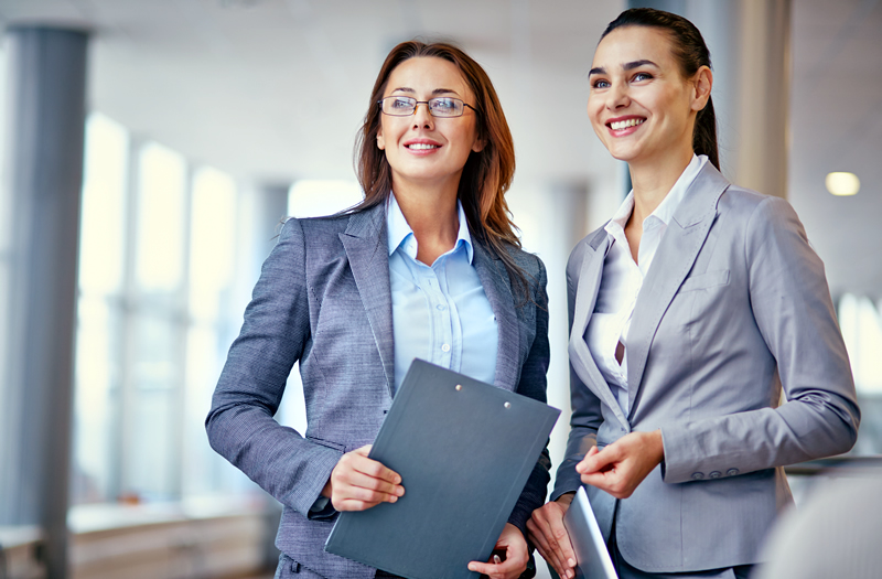 Mujeres en la cima: ¿Cómo es el perfil de las líderes exitosas este 2023?