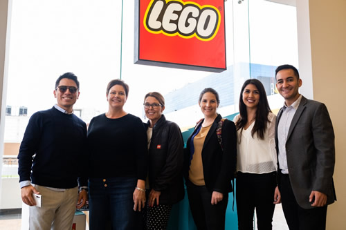 Niños inauguraron la tienda LEGO certificada más grande del país