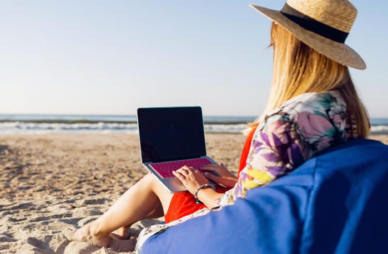 Nómadas digitales: tres datos que debes conocer si buscas viajar por el mundo mientras trabajas