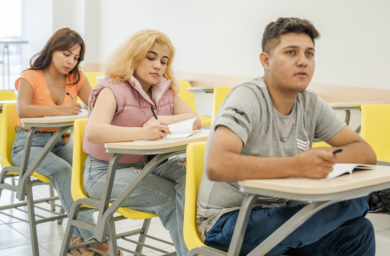 Países ofrecen visas especiales a peruanos con formación STEM para suplir escasez de talentos