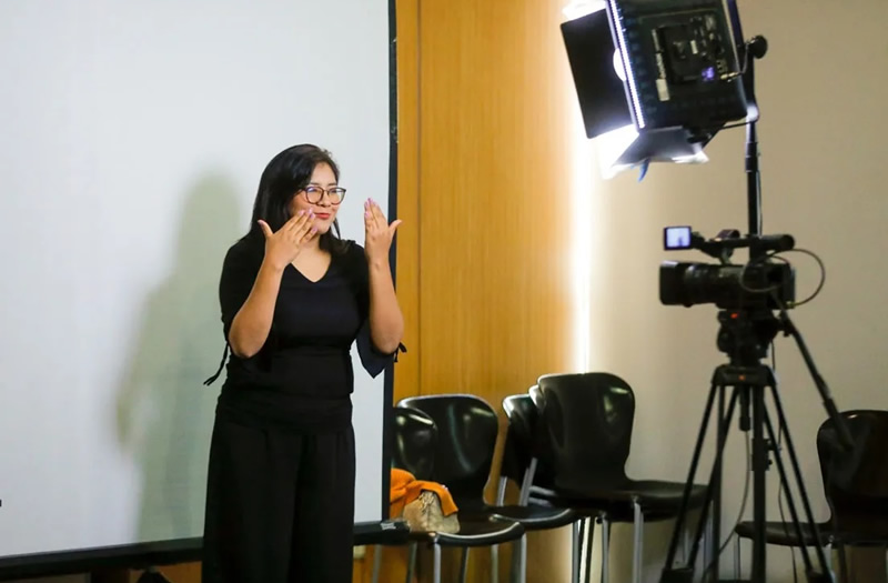 Proyecto “Señas para todos” gana reconocimiento en “Peruanas que Brillan”