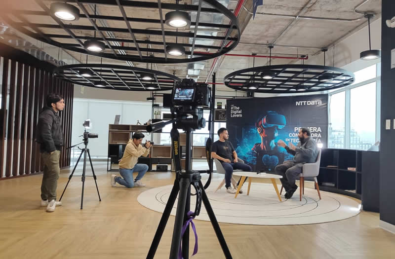 Sanmarquinos exploran el impacto de la Inteligencia Artificial en el campo laboral peruano en un documental