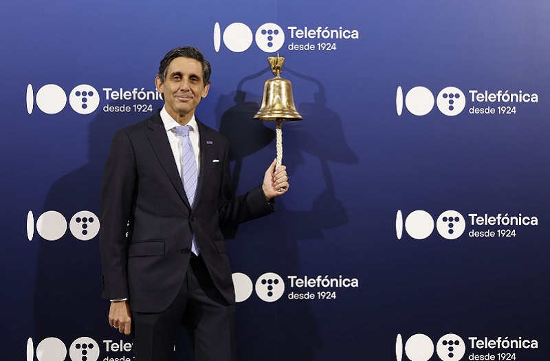 Telefónica protagoniza el toque de campana en la Bolsa de Madrid con motivo de su Centenario