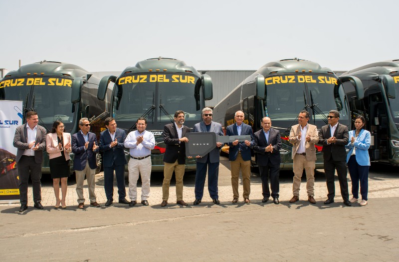 Volvo Group Peru y Cruz del Sur entregaron flota de buses para transporte de personal a Minsur